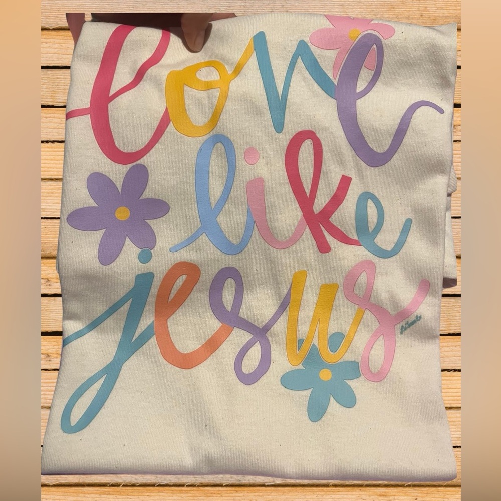 🆕 SPRING colors Graphic Tee— Love like Jesus